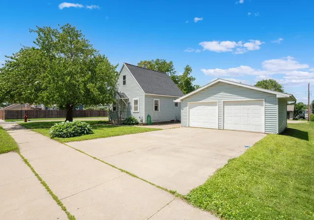 Homes for sale in Plainview, MN | 210 2nd Ave Ne, Plainview, MN 55964 | MLS# 7098959