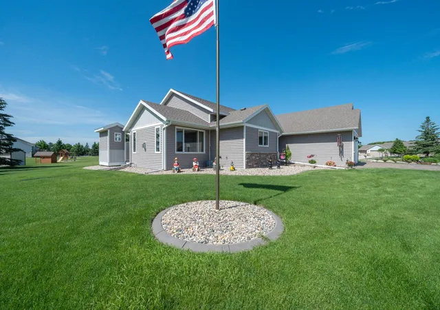 2nd image of 814 Curt Felt Dr, Alexandria, MN 56308 | MLS# 7098960