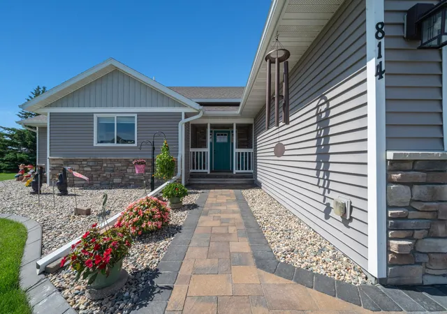 3rd image of 814 Curt Felt Dr, Alexandria, MN 56308 | MLS# 7098960