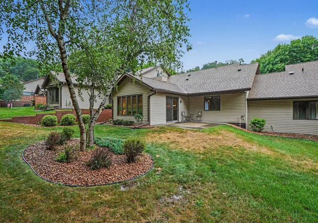 2nd image of 1698 Cobblestone Ct, Red Wing, MN 55066 | MLS# 7098980