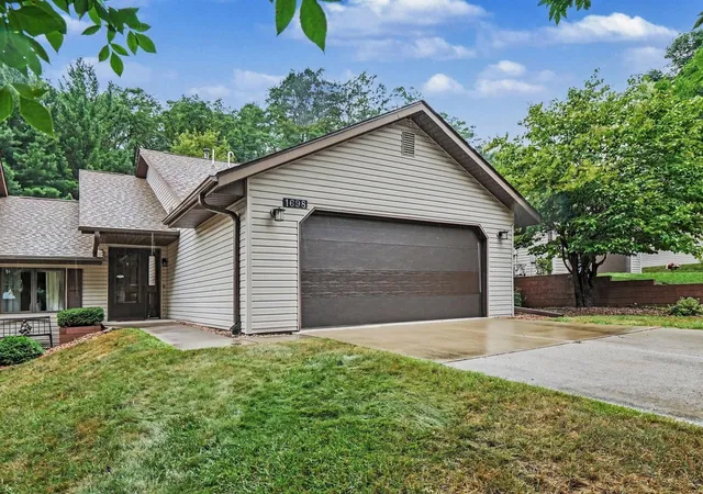 Photo 3 of Single family home for sale at 1698 Cobblestone Ct, Red Wing, MN 55066 | MLS# 7098980 | Listing updated on 2026-10-01