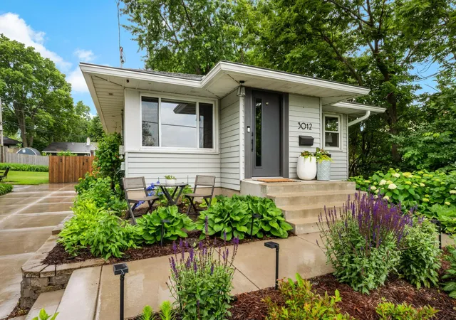 2nd image of 3012 33rd Ave Ne, Saint Anthony, MN 55418 | MLS# 7098990