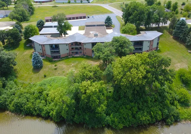 Homes for sale in Albert Lea, MN | 808 Lake Chapeau Dr #202, Albert Lea, MN 56007 | MLS# 7098992