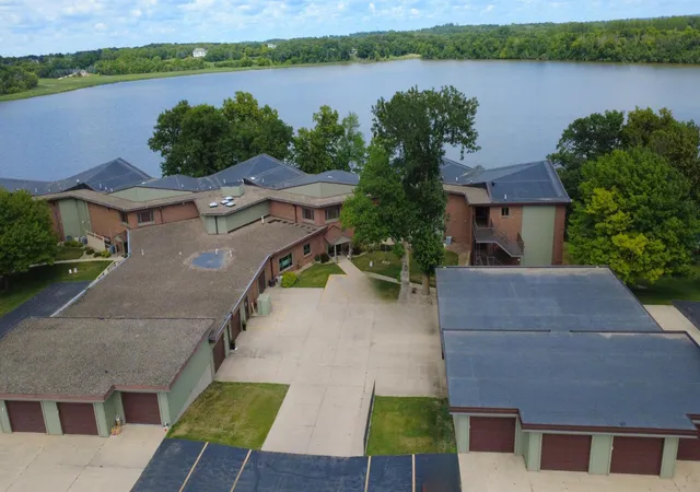 Homes for sale in Albert Lea, MN | 808 Lake Chapeau Dr, Albert Lea, MN 56007