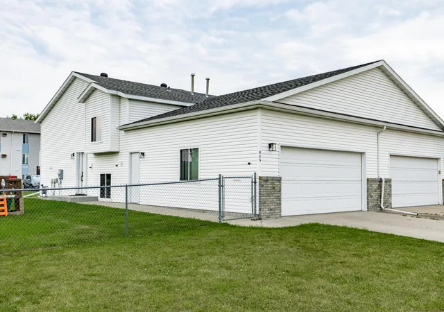 Homes for sale in West Fargo, ND | 905 11th St W, West Fargo, ND 58078 | MLS# 7099009
