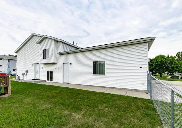 3rd image of 905 11Th St W, West Fargo, ND 58078 | MLS# 7099009