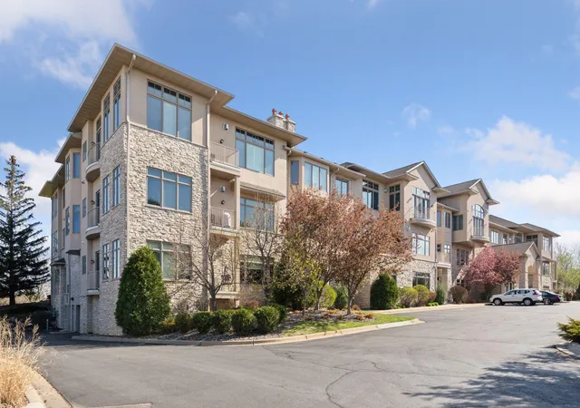 Homes for sale in Hopkins, MN | 555 Oak Ridge Pl #150, Hopkins, MN 55305 | MLS# 7099027