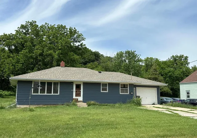 Homes for sale in Lake Benton, MN | 246 Grant St S, Lake Benton, MN 56149 | MLS# 7099077