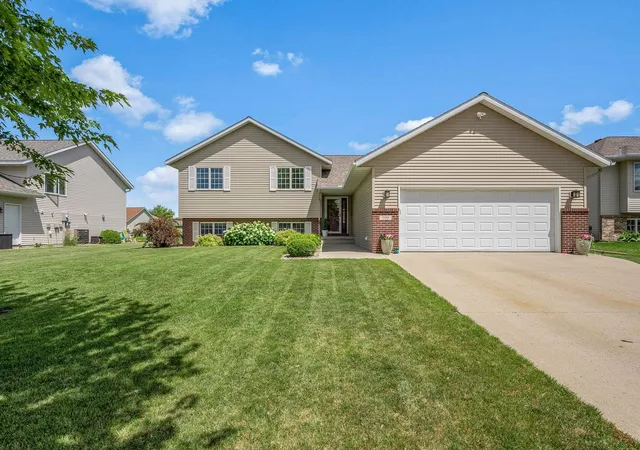 Homes for sale in Mankato, MN | 109 La Costa Ln, Mankato, MN 56001 | MLS# 7099084