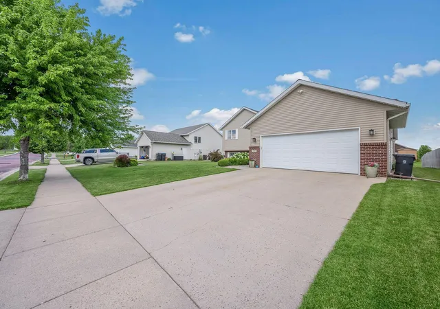 Homes for sale in Mankato, MN | 109 La Costa Ln, Mankato, MN 56001 | MLS# 7099084