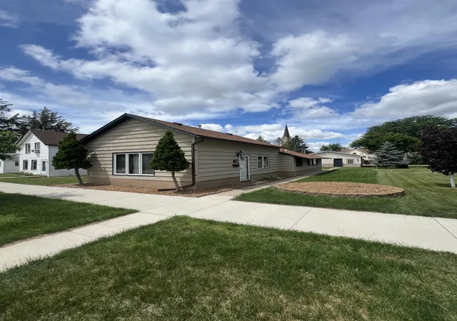 Photo 1 of Single family home for sale at 214 E Main St, Belle Plaine, MN 56011 | MLS# 7099149 | Listing updated on 2026-07-23