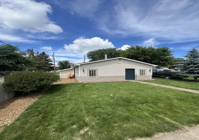 Photo 3 of Single family home for sale at 214 E Main St, Belle Plaine, MN 56011 | MLS# 7099149 | Listing updated on 2026-07-23