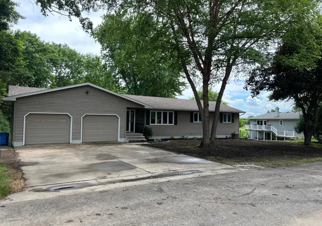 Homes for sale in Ellendale, MN | 703 S 3Rd St, Ellendale, MN 56026 | MLS# 7099161