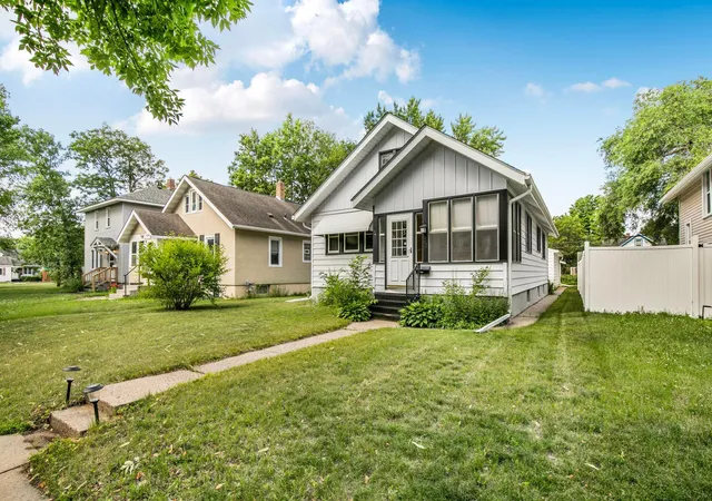 Homes for sale in Saint Cloud, MN | 913 12th Ave S, Saint Cloud, MN 56301 | MLS# 7099162