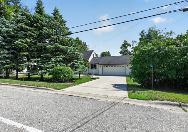 Homes for sale in Alexandria, MN | 1212 Latoka Dr Sw, Alexandria, MN 56308 | MLS# 7099188