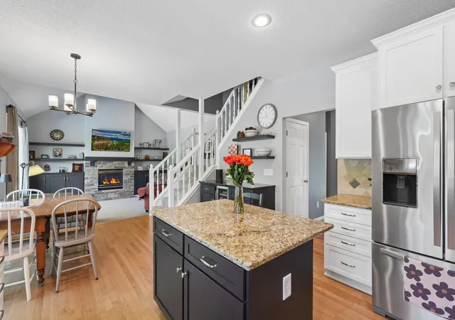 2nd image of 1860 Spinaker Dr, Saint Paul, MN 55125 | MLS# 7099199