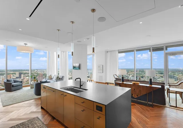 Photo 3 of Condo for sale at 255 Hennepin Ave #3402, Minneapolis, MN 55401 | MLS# 7099205 | Listing updated on 2026-08-17