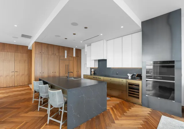 Photo 4 of Condo for sale at 255 Hennepin Ave #3402, Minneapolis, MN 55401 | MLS# 7099205 | Listing updated on 2026-08-17