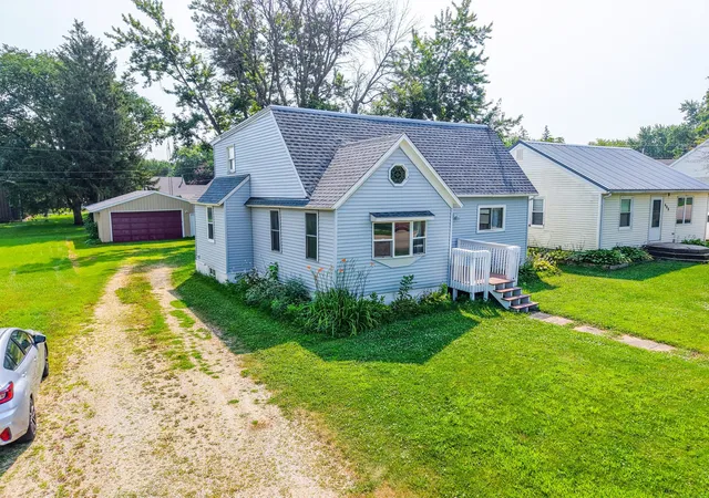 1st image of 412 Main St N, Grand Meadow, MN 55936 | MLS# 7099210