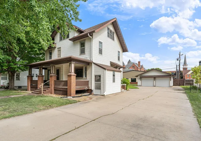 Homes for sale in Owatonna, MN | 122 E Rice St, Owatonna, MN 55060 | MLS# 7099211