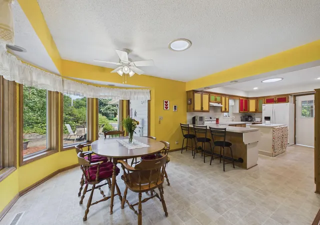 Homes for sale in Shoreview, MN | 3235 Park Overlook Dr, Shoreview, MN 55126 | MLS# 7099283
