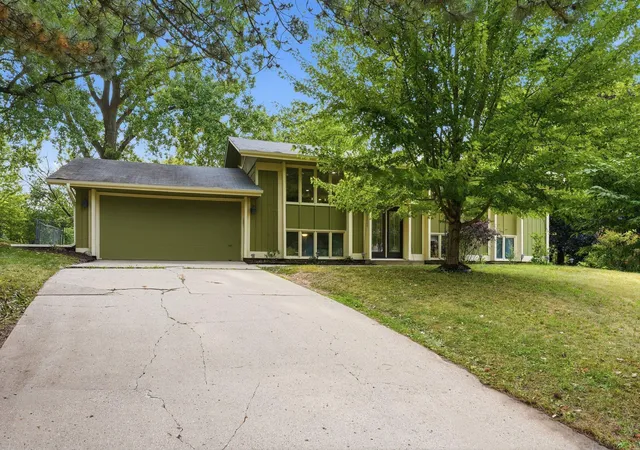 Photo 58 of Sale Pending at 13216 Parkwood Dr, Burnsville, MN 55337 | MLS# 7099332 | Listing updated on 2026-08-17