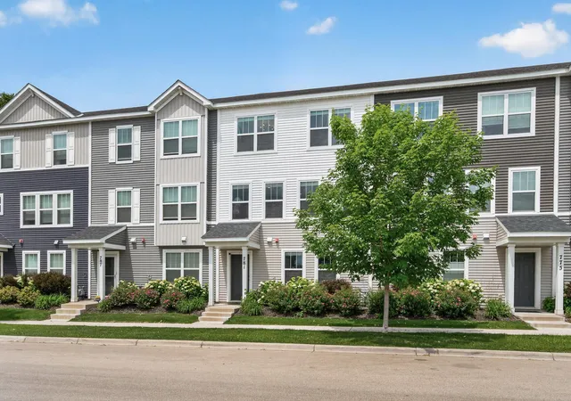 Homes for sale in New Brighton, MN | 781 Midtown Ln, New Brighton, MN 55112 | MLS# 7099353