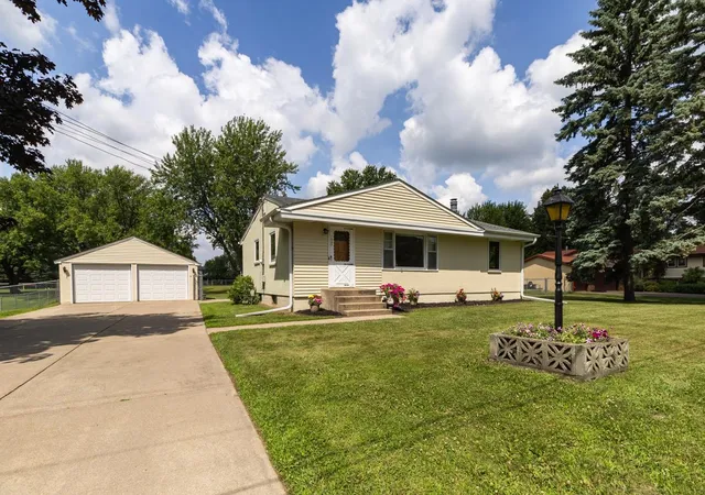 Homes for sale in Maplewood, MN | 1957 Payne Ave, Maplewood, MN 55117 | MLS# 7099357