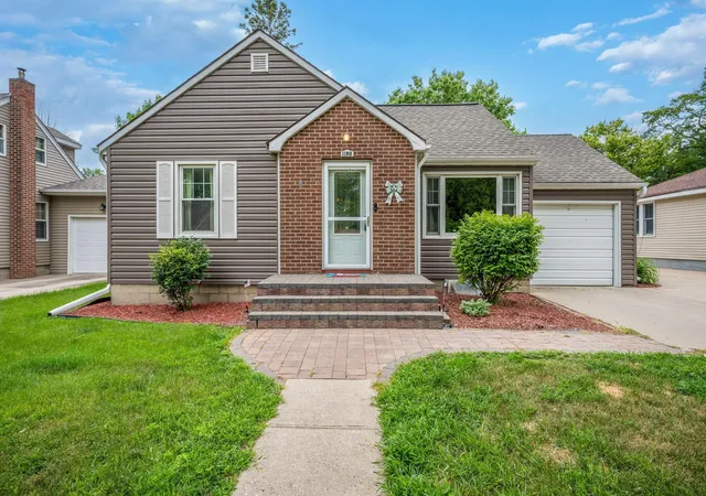 Homes for sale in Windom, MN | 1193 River Rd, Windom, MN 56101 | MLS# 7099363