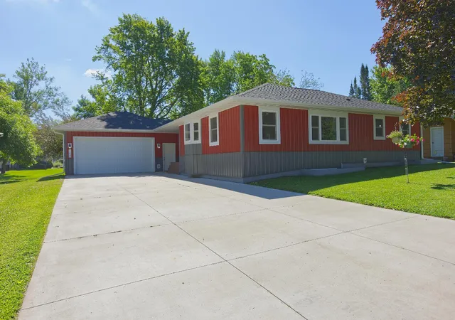 Homes for sale in Howard Lake, MN | 704 11th Ave, Howard Lake, MN 55349 | MLS# 7099364