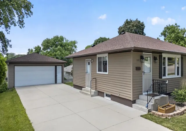 3rd image of 1525 11Th Ave Ne, Rochester, MN 55906 | MLS# 7099367