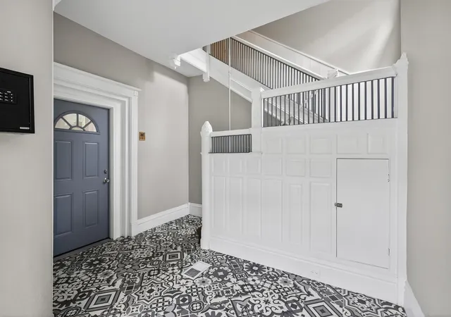 Listing Photo 4 - Condo for sale in building located at 812 7th St SE, Minneapolis, MN 55414