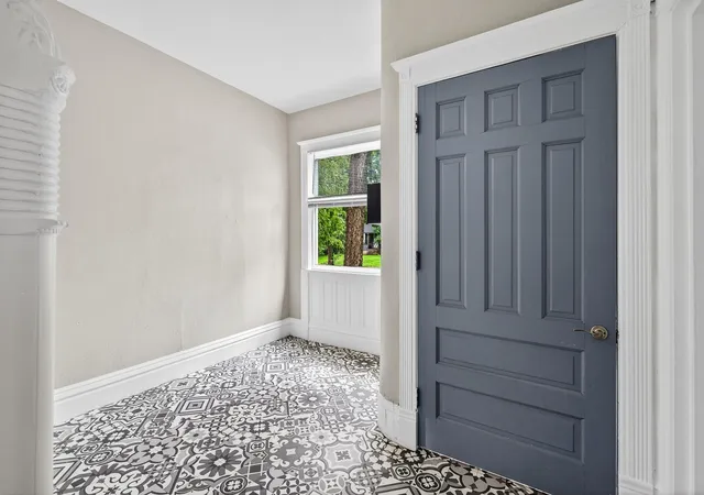 Listing Photo 5 - Condo for sale in building located at 812 7th St SE, Minneapolis, MN 55414