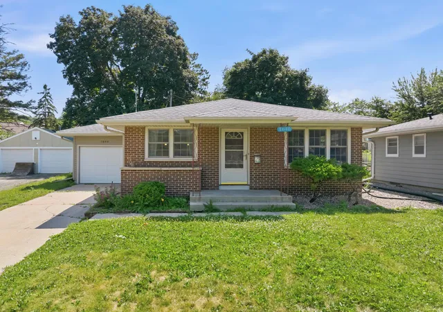1st image of 1640 1st Ave Ne, Rochester, MN 55906 | MLS# 7099373