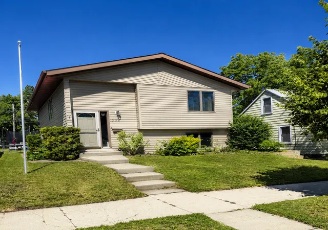 1st image of 325 24th Ave N, Saint Cloud, MN 56303 | MLS# 7099384