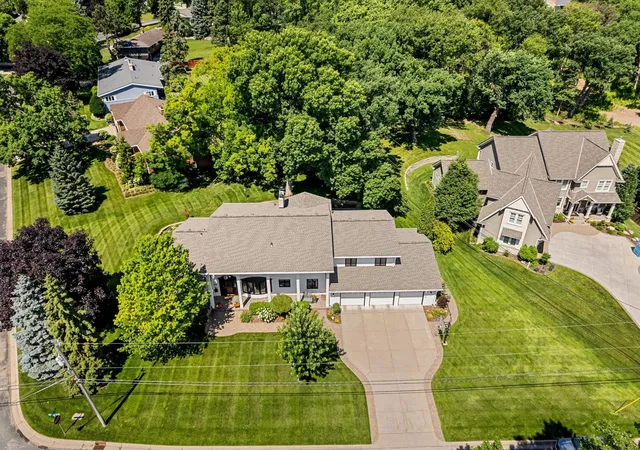 Photo 1 of Mansion for sale at 6716 W Shore Dr, Minneapolis, MN 55435 | MLS# 7099429 | Listing updated on 2026-10-09