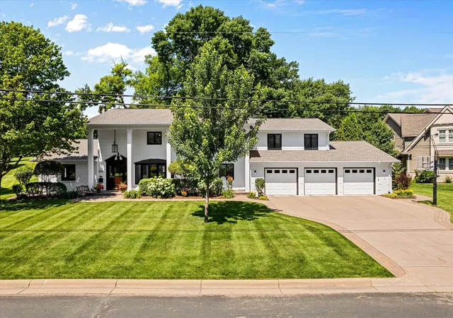 Photo 2 of Mansion for sale at 6716 W Shore Dr, Minneapolis, MN 55435 | MLS# 7099429 | Listing updated on 2026-09-20