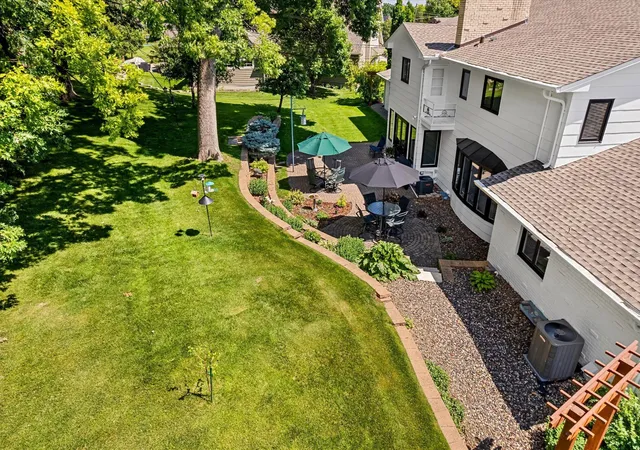 Photo 4 of Single family home for sale at 6716 W Shore Dr, Minneapolis, MN 55435 | MLS# 7099429 | Listing updated on 2026-09-20