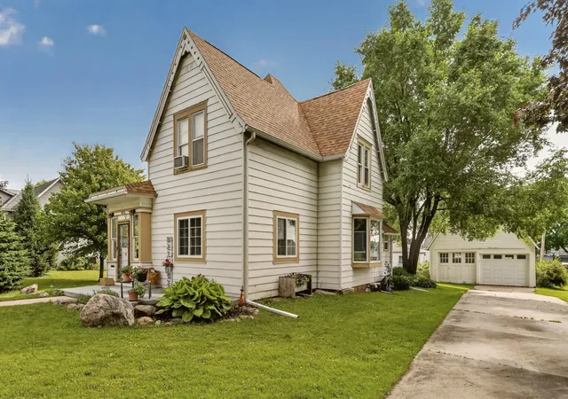 1st image of 605 University Ave, Spring Valley, MN 55975 | MLS# 7099432