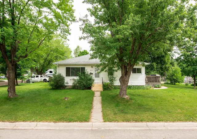 Homes for sale in Alexandria, MN | 515 15th Ave W, Alexandria, MN 56308 | MLS# 7099450