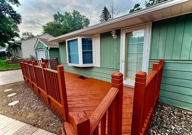 Photo 2 of Sale Pending at 1019 Maple St, Red Wing, MN 55066 | MLS# 7099469 | Listing updated on 2026-08-18