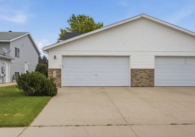 Homes for sale in Fargo, ND | 1912 50th St S, Fargo, ND 58103 | MLS# 7099499