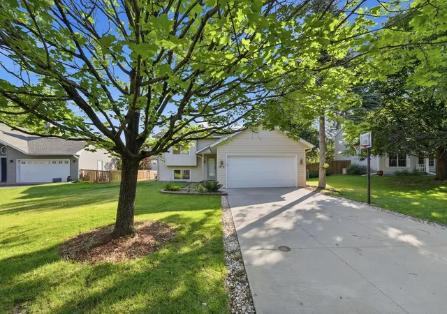 Homes for sale in Eagan, MN | 975 Savannah Rd, Eagan, MN 55123 | MLS# 7099526
