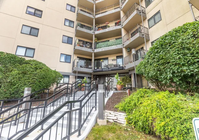 2nd image of 3131 Excelsior Blvd #211, Minneapolis, MN 55416 | MLS# 7099542