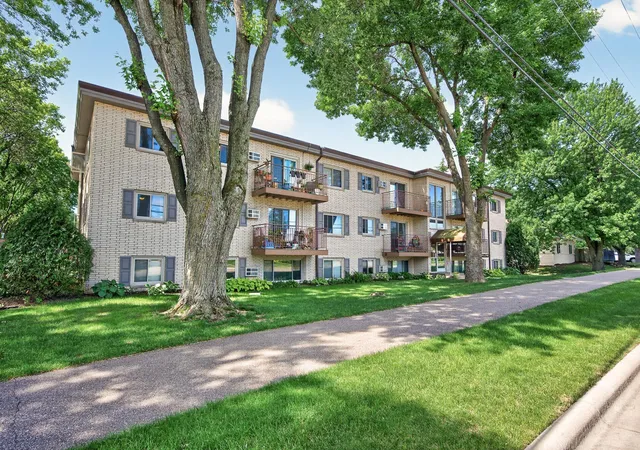 Homes for sale in West Saint Paul, MN | 240 Wentworth Ave W #306, West Saint Paul, MN 55118 | MLS# 7099544