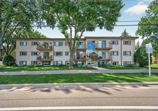 Homes for sale in West Saint Paul, MN | 240 Wentworth Ave W #306, West Saint Paul, MN 55118 | MLS# 7099544