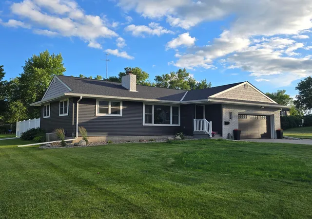 Homes for sale in Olivia, MN | 1207 W Park Ave, Olivia, MN 56277 | MLS# 7099573