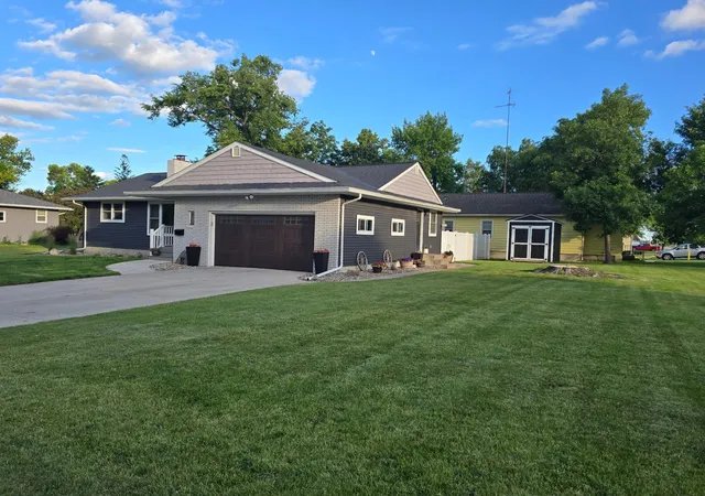 Homes for sale in Olivia, MN | 1207 W Park Ave, Olivia, MN 56277 | MLS# 7099573