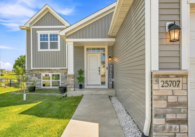 1st image of 25707 Euclid Ave, Wyoming, MN 55092 | MLS# 7099585