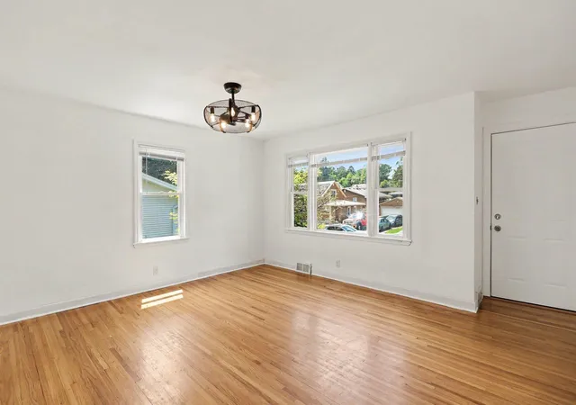 3rd image of 145 18Th Ave S, South Saint Paul, MN 55075 | MLS# 7099590